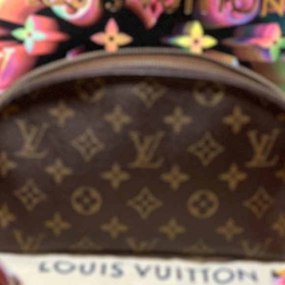 Louis Vuitton GM Cosmetic Monogram Pouch Crossbody - Picture 8 of 13